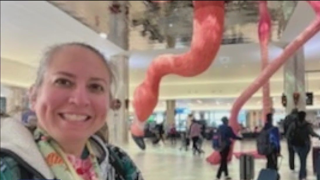 Tampa teacher helping reunite lost luggage with owners